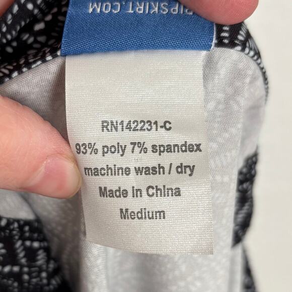 RipSkirt Hawaii Length 2 Skirt in Black Pearl Batik Size Medium - Picture 3 of 4